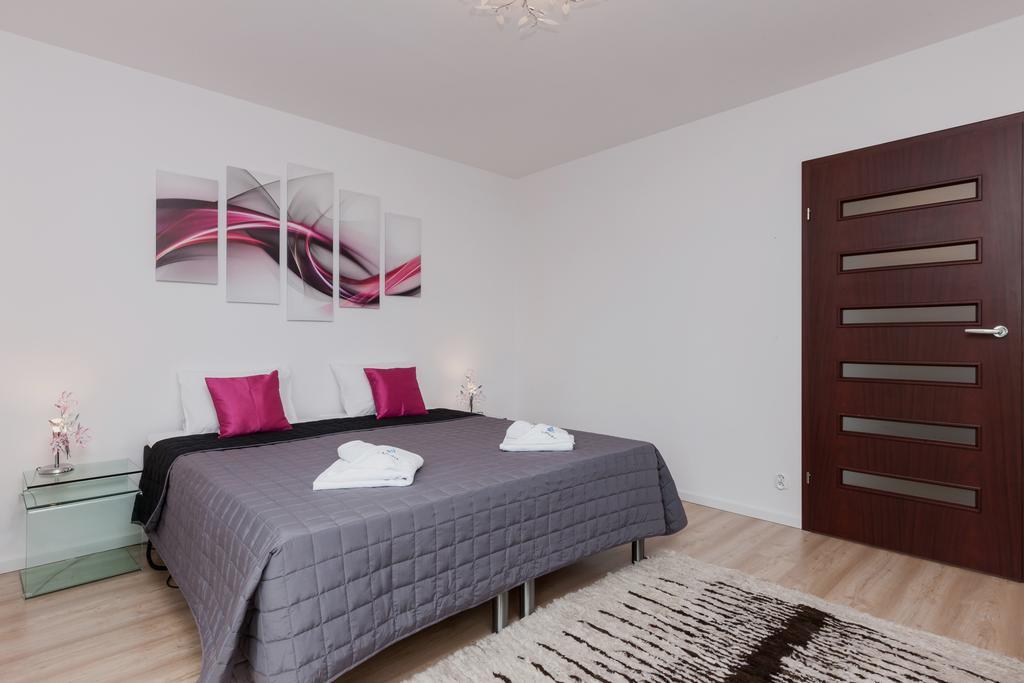 Riverside Apartment With Balcony By Noclegi Renters Свиноуйсьце Экстерьер фото