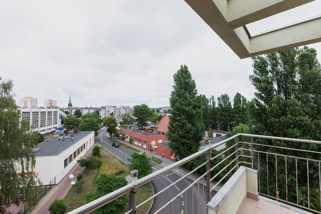 Riverside Apartment With Balcony By Noclegi Renters Свиноуйсьце Экстерьер фото
